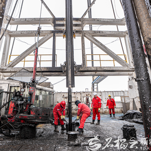 “磨刀石里榨油”的戈壁传奇