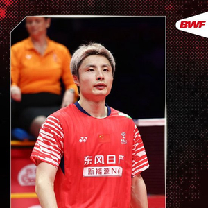 石宇奇2-0轻取昆拉武特，晋级总决赛男单决赛！决赛战小波波夫