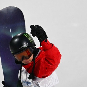 苏翊鸣单板滑雪大跳台世界杯北京站夺冠，实现背靠背两连冠