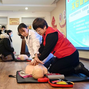 学习进行时｜习近平总书记和志愿者互动的温暖瞬间