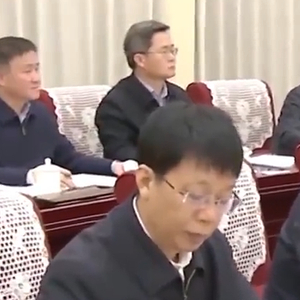 习近平：网络乱象污染社会风气 侵犯群众利益 要敢于亮剑 坚决打击