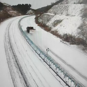 受降雪影响 辽宁多处高速路段实施交通管制
