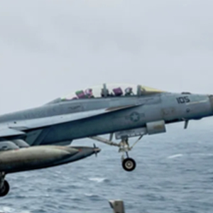 美国军方：已打捞出在南海坠毁的两架军机